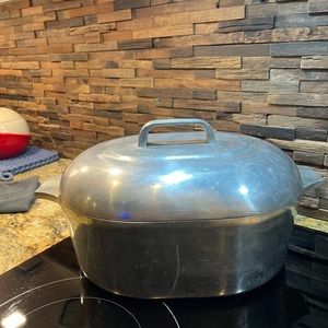 Vintage Wagner Ware Magnalite Dutch Oven